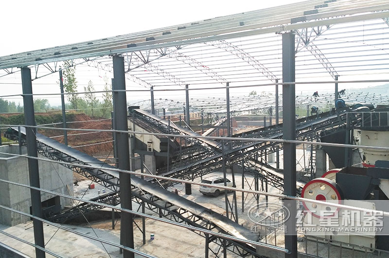 300-400噸石子破碎現(xiàn)場，粉塵少