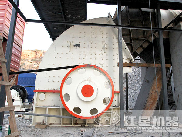 重錘式粉碎機作業(yè)現(xiàn)場，環(huán)保少污染
