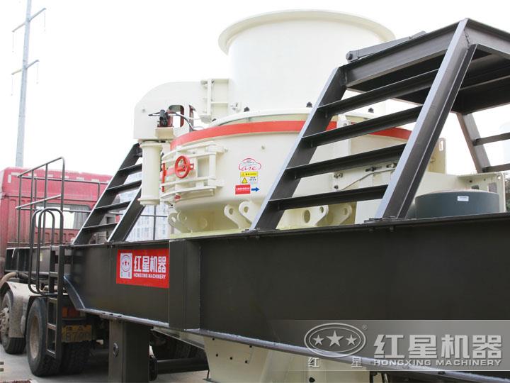 HVI沖擊式移動(dòng)破碎站，產(chǎn)量70-585t/h，稀油自潤滑