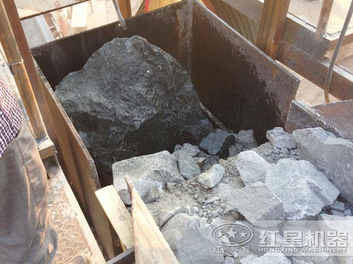 印尼尾礦加工現(xiàn)場(chǎng)，進(jìn)料粒度大，出料5-10mm