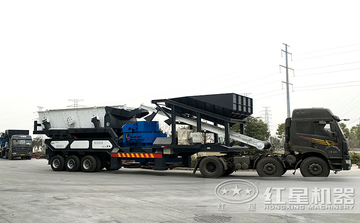 車載時(shí)產(chǎn)300噸鵝卵石移動(dòng)制沙機(jī)上路了，移動(dòng)自由更靈活 