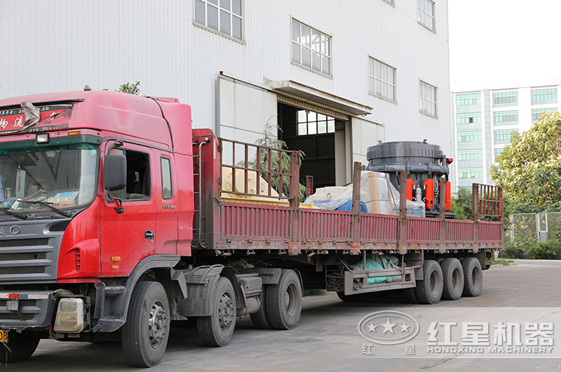 圓錐破碎機(jī)發(fā)貨現(xiàn)場(chǎng)，廠家直銷(xiāo)
